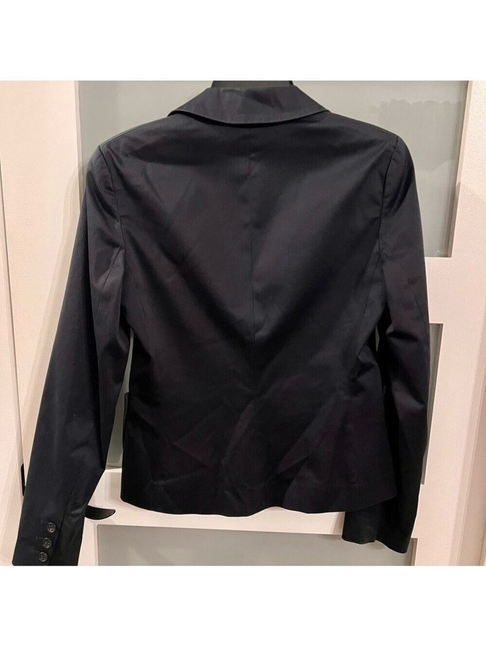 𝅺THEORY black and grey pinstripe fitted blazer.  Size 4 - Picture 2 of 8